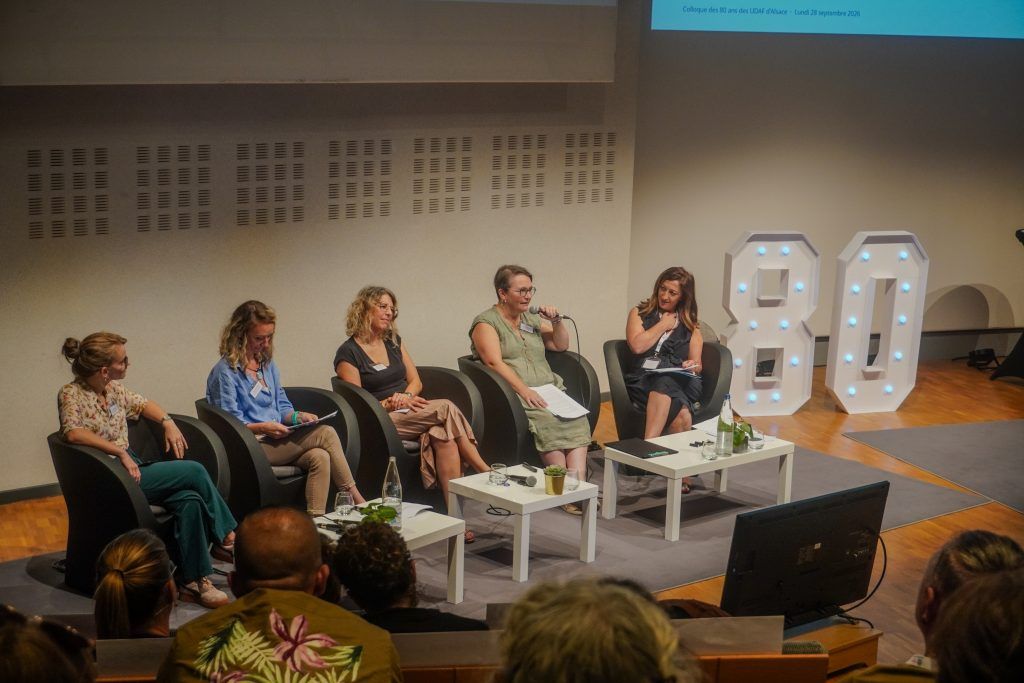Seconde table ronde avec Séverine MUGULTAY, Julie MONNIN, Ramona LENART, Silvie CHENET, Julie CARA